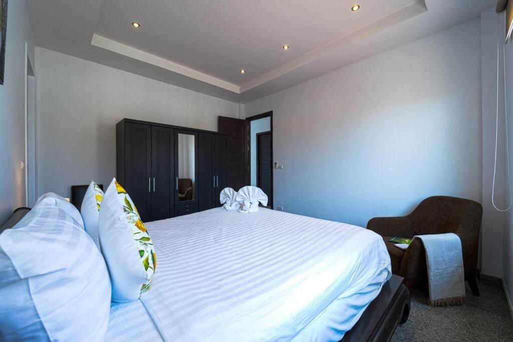 Feriehus Luxury 4 Bedroom Pool - Pv8