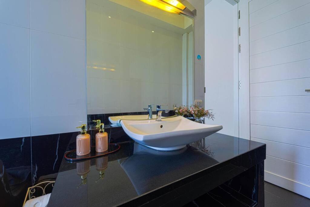 Luxury 4 Bedroom Pool - Pv8 *