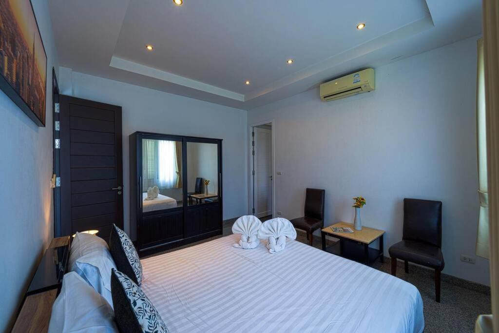 Luxury 4 Bedroom Pool - Pv8