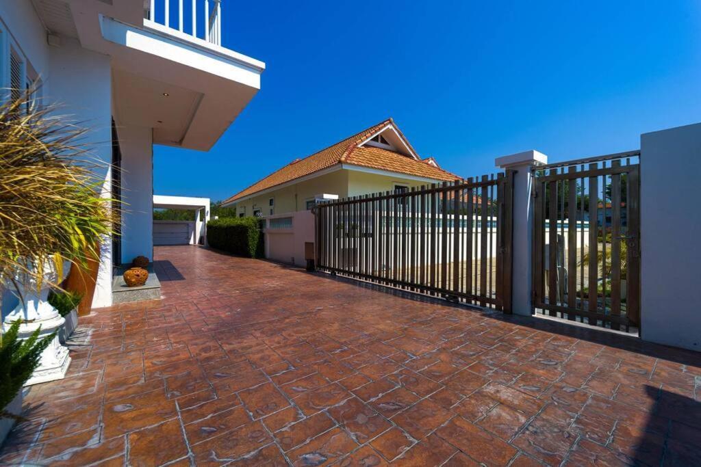 Feriehus Luxury 4 Bedroom Pool - Pv8