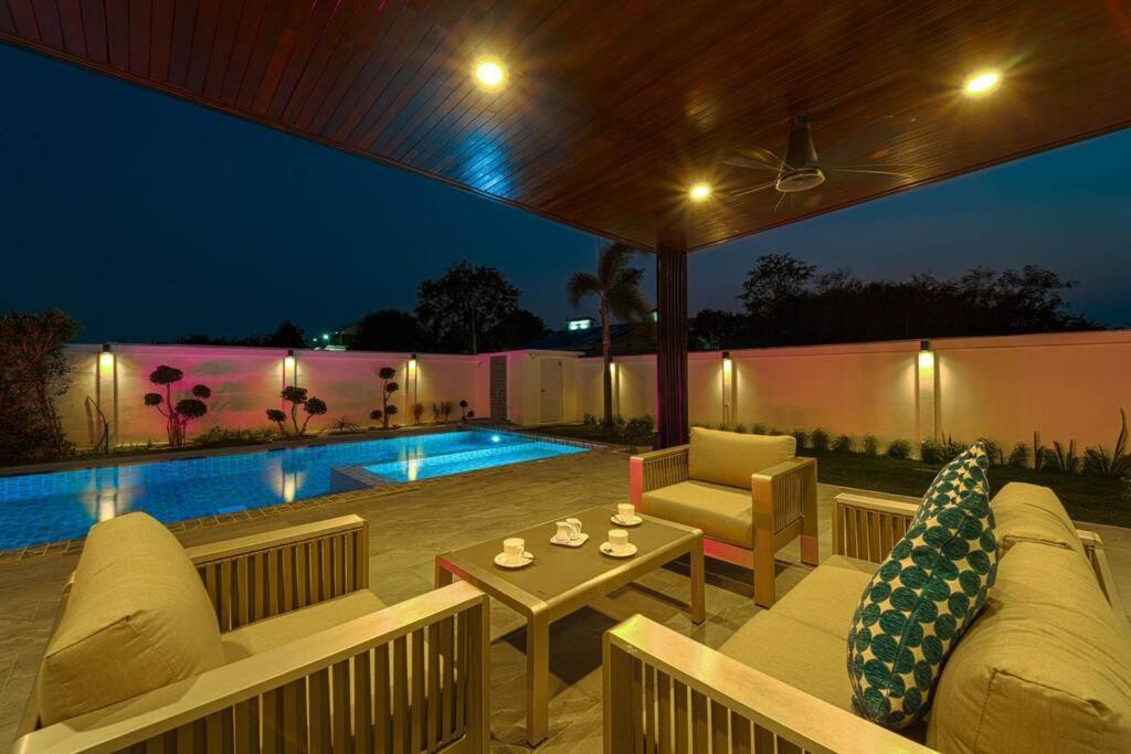 Luxury 4 Bedroom Pool - Pv8