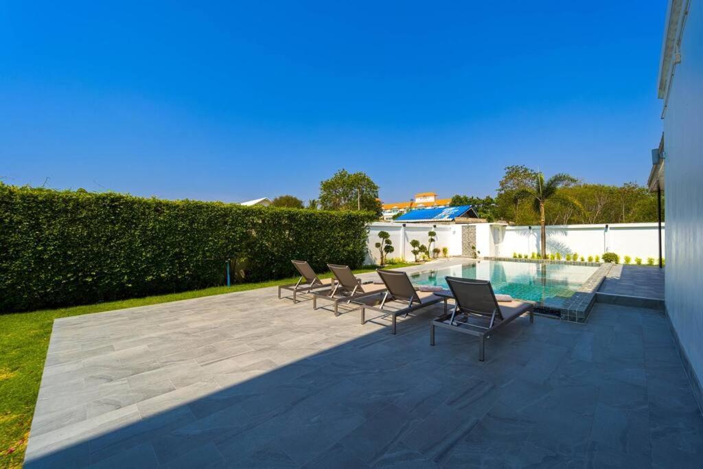 Luxury 4 Bedroom Pool - Pv8