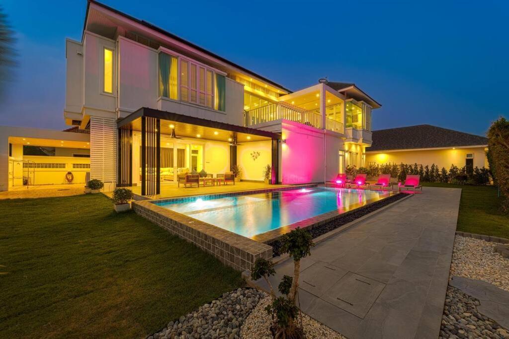 Luxury 4 Bedroom Pool - Pv8 *